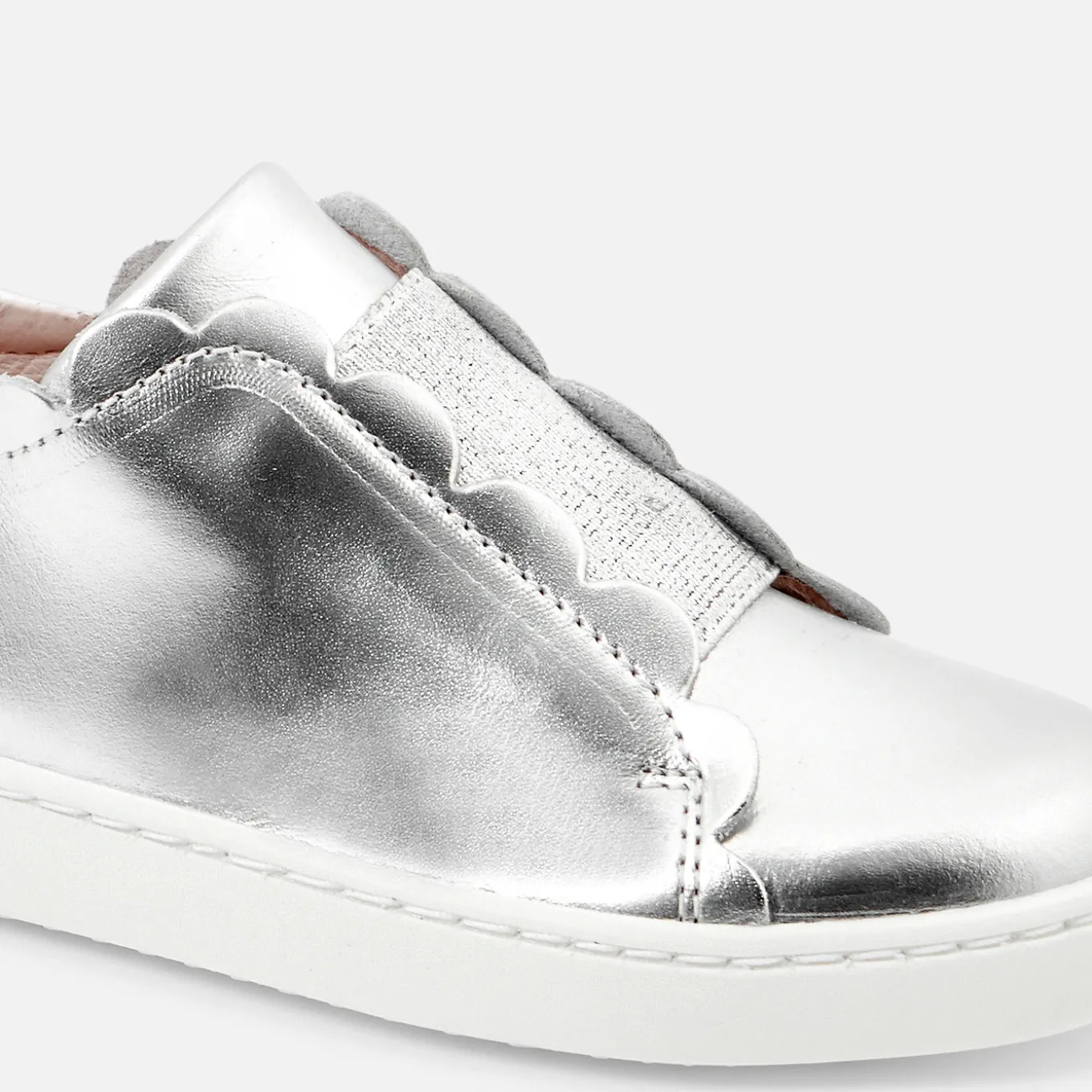 Girl comfort tennis shoes